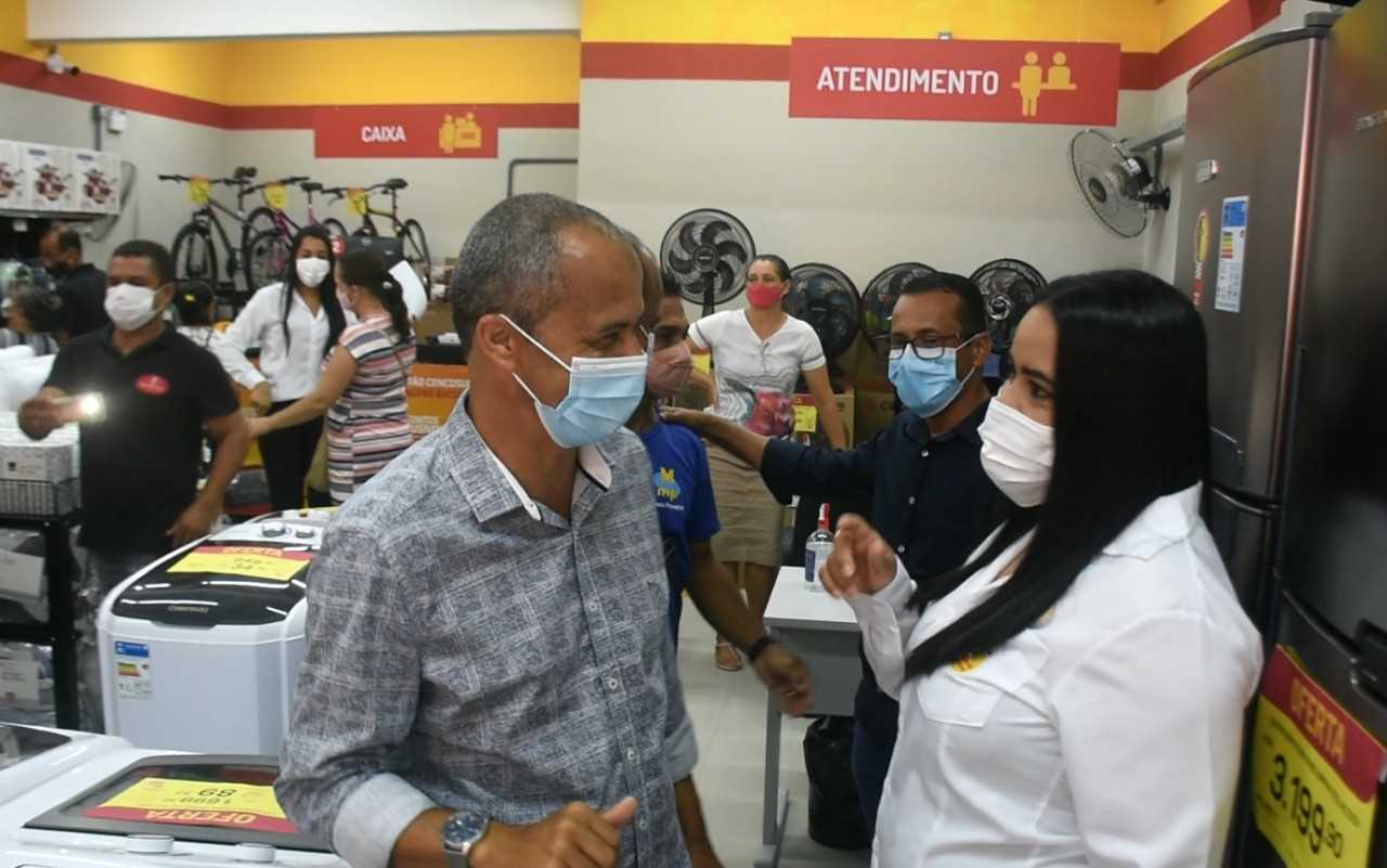 Camacã: Prefeito Paulo do Gás e o vice- Rai de Panelinha participam da inauguração da Loja gbarbosa em Camacã